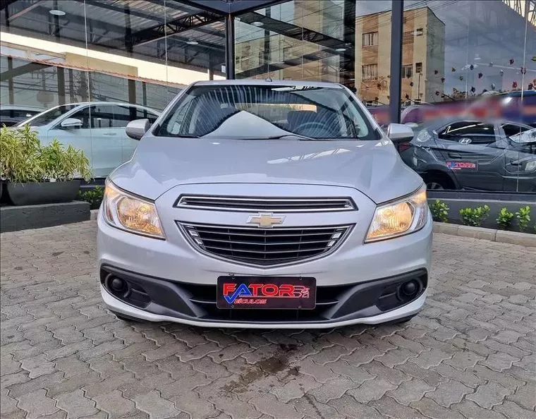 Chevrolet Prisma Prata 5