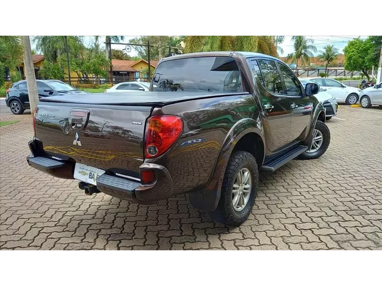 Mitsubishi L200 Triton Marrom 1