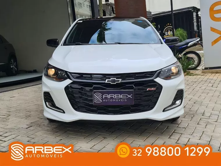 Chevrolet Onix Branco 18