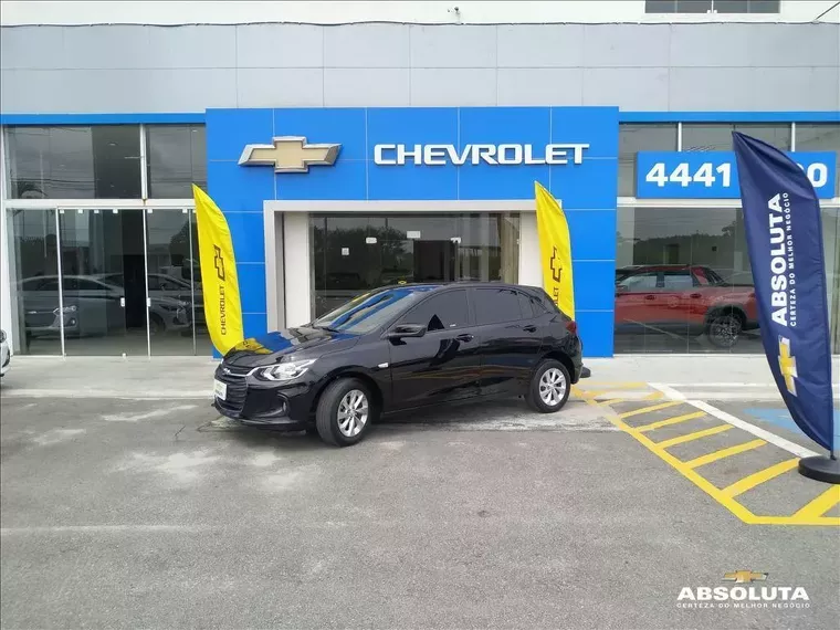 Chevrolet Onix Preto 6