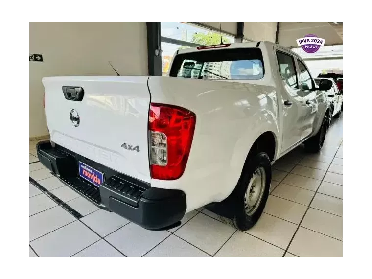 Nissan Frontier Branco 2