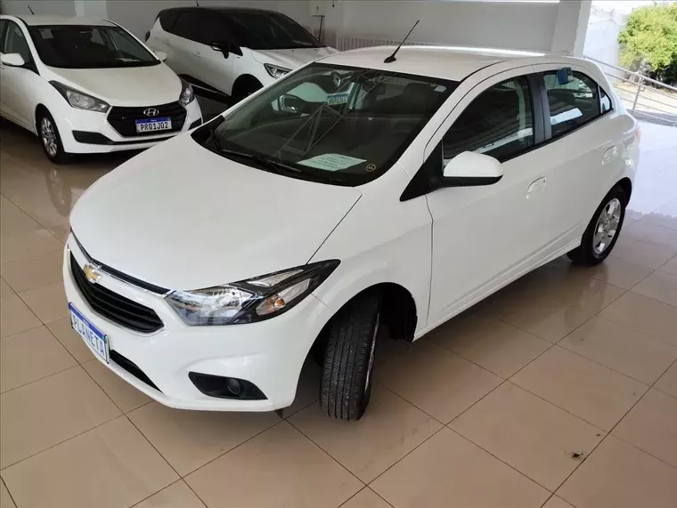 Chevrolet Onix Branco 2