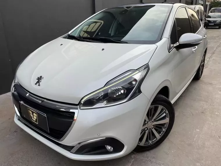 Peugeot 208 Branco 10