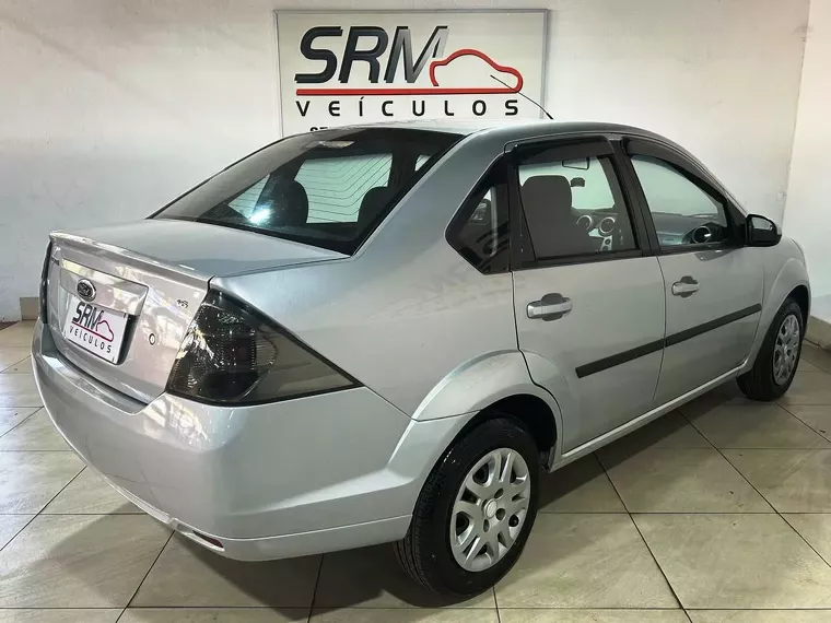 Ford Fiesta Prata 4