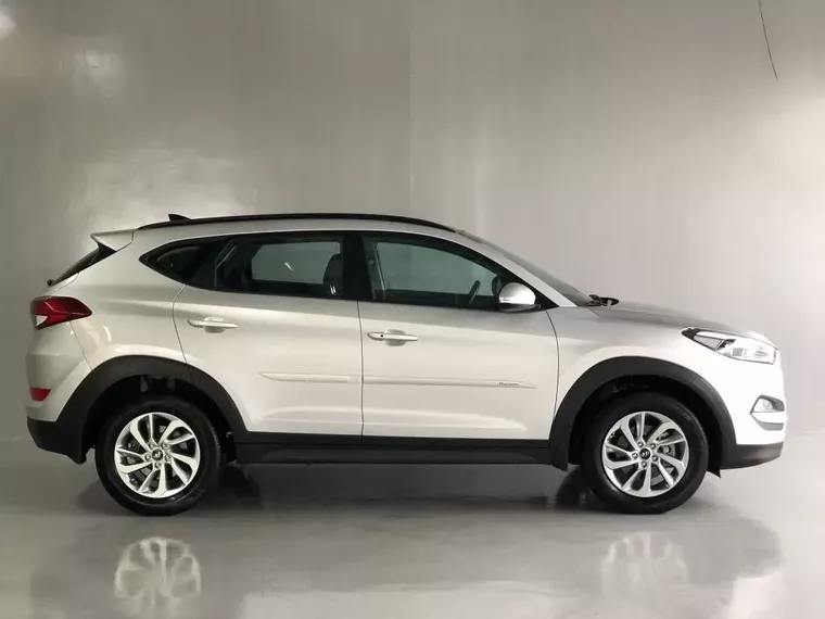 Hyundai Tucson Prata 16