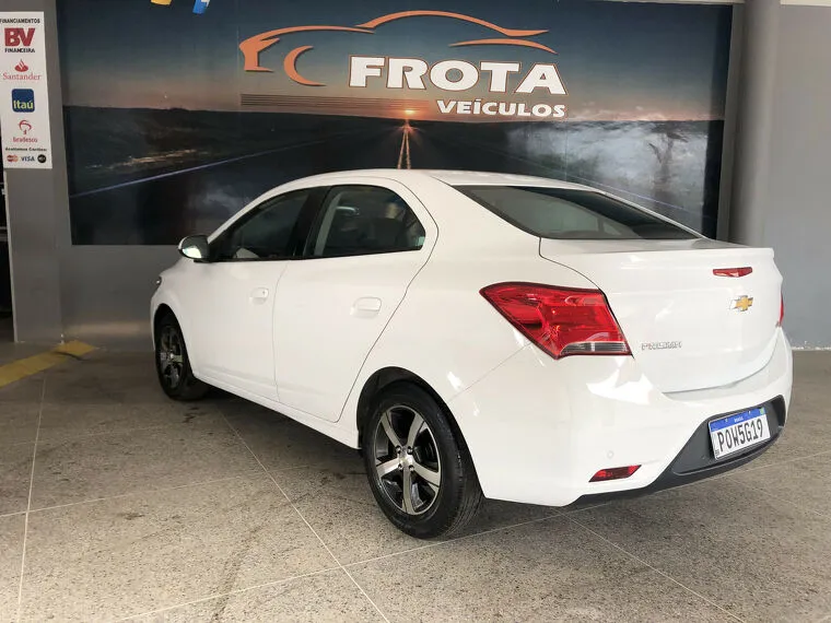 Chevrolet Prisma Branco 4