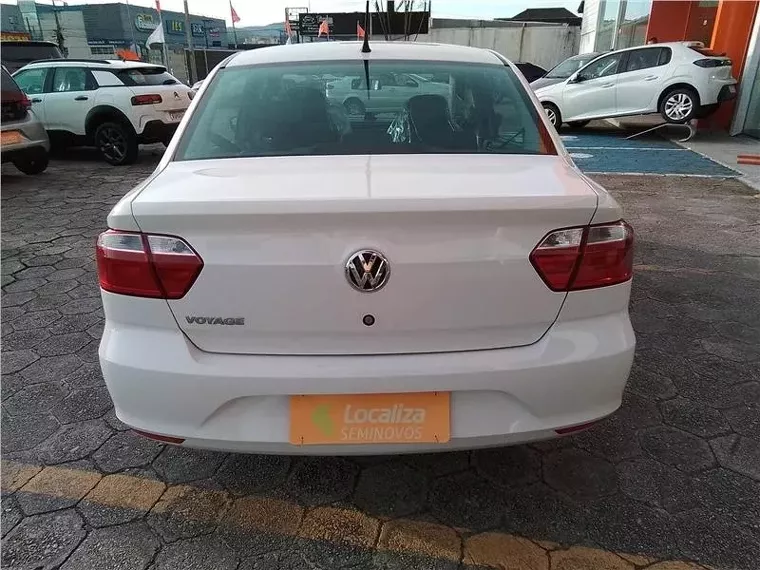 Volkswagen Voyage Branco 5