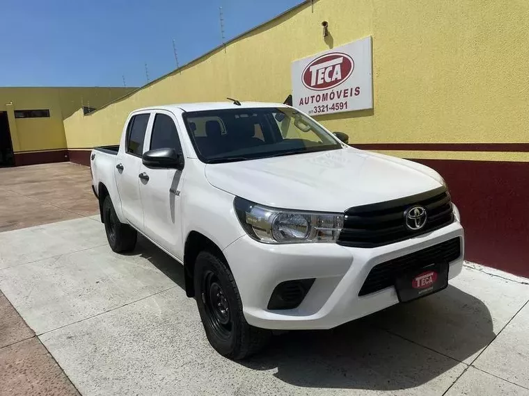 Toyota Hilux Branco 1