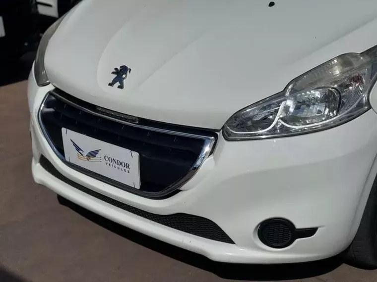 Peugeot 208 Branco 4