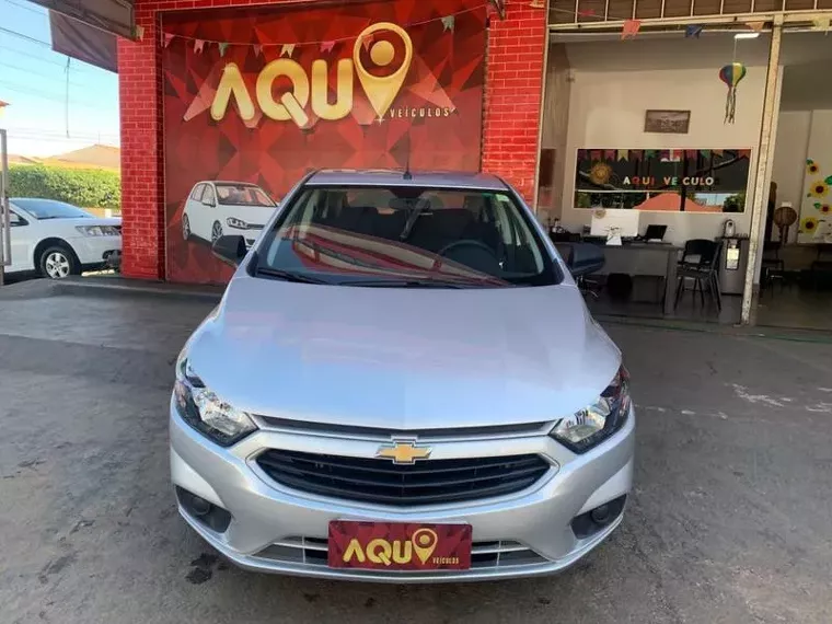 Chevrolet Onix Prata 10