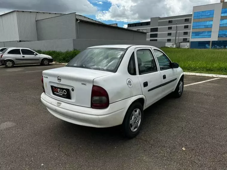 Chevrolet Classic Branco 3