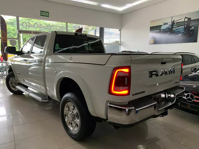 RAM 2500 Branco 12