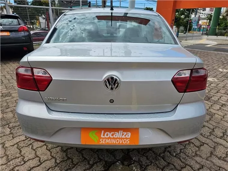 Volkswagen Voyage Prata 2