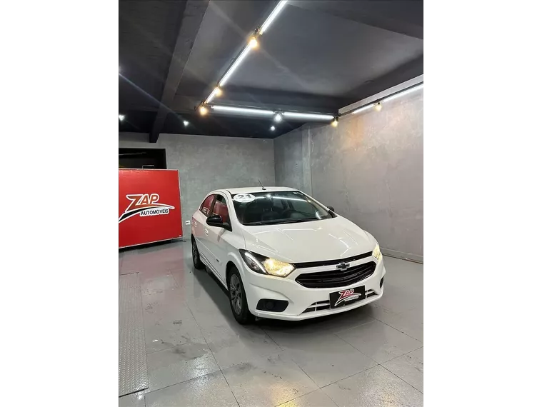 Chevrolet Onix Branco 2