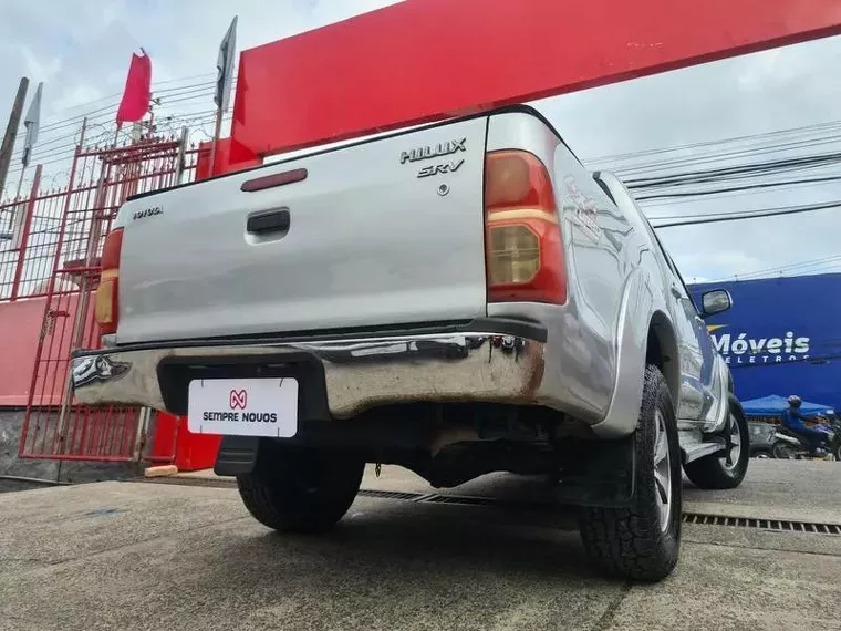 Toyota Hilux Prata 19