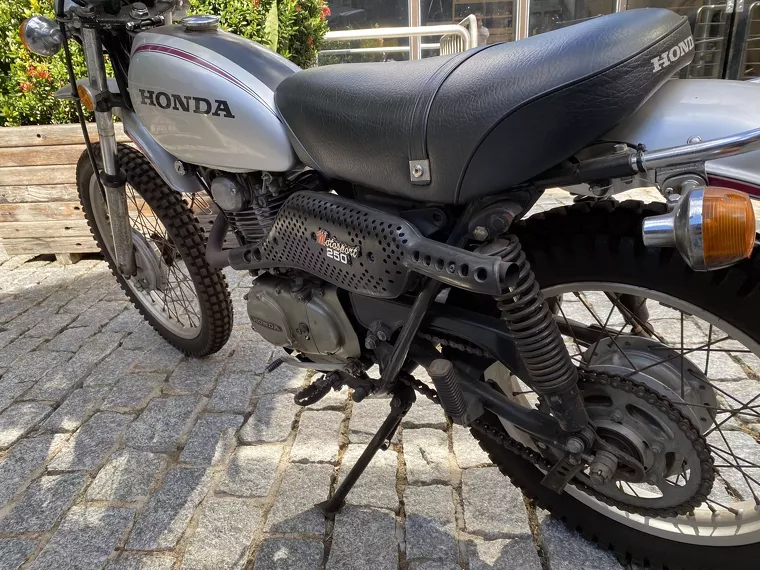 Honda XL 250 Cinza 6