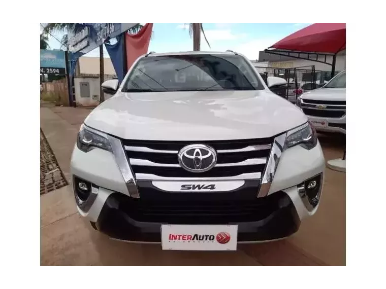 Toyota Hilux SW4 Branco 4