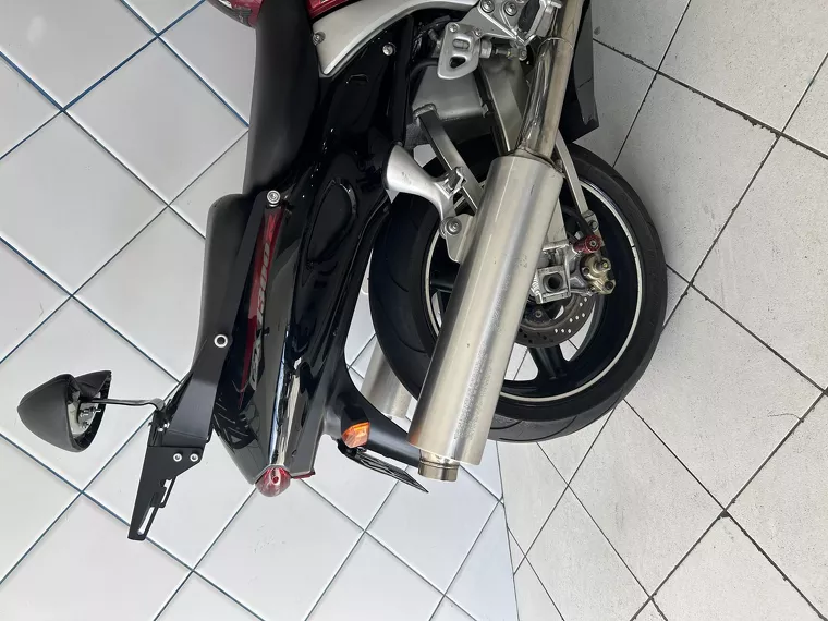 Suzuki GSX-R Vermelho 3