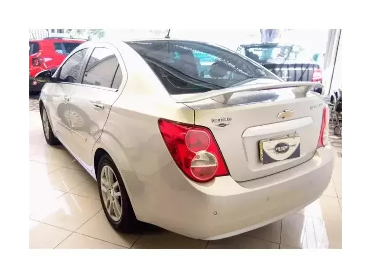 Chevrolet Sonic Prata 5