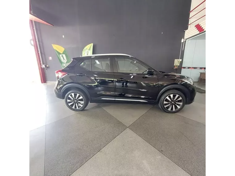 Nissan Kicks Preto 15