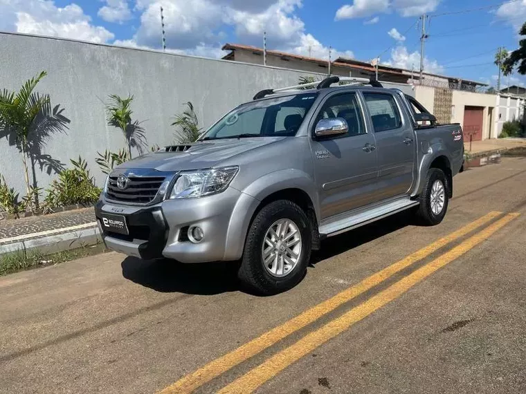 Toyota Hilux Prata 8