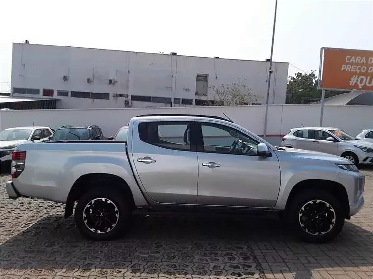 Mitsubishi L200 Triton Prata 3