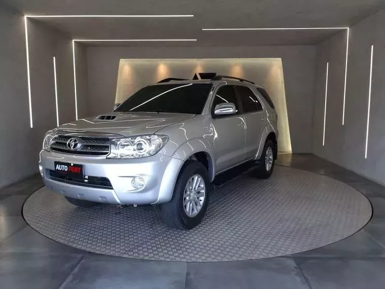 Toyota Hilux SW4 Prata 13