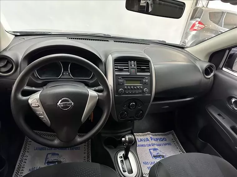 Nissan Versa Preto 4