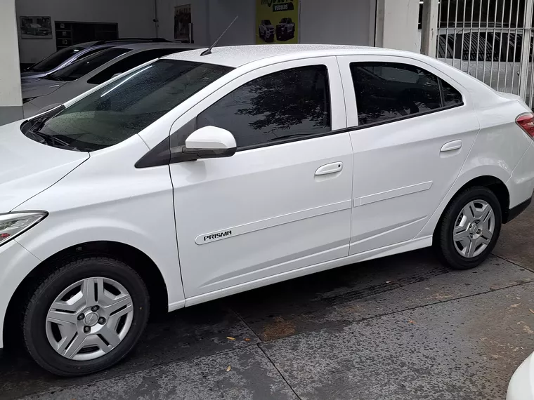 Chevrolet Prisma Branco 6