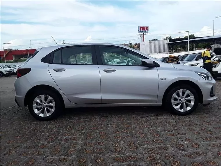 Chevrolet Onix Prata 8