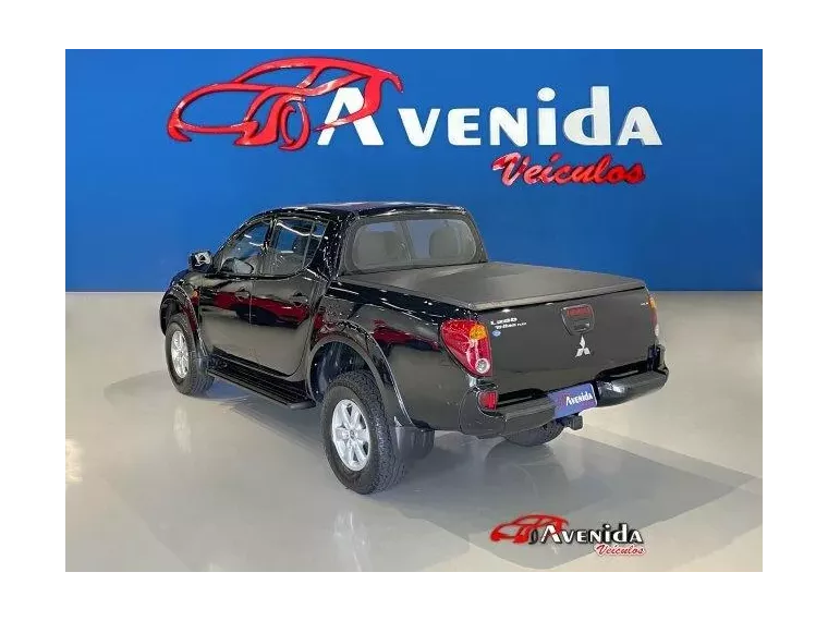 Mitsubishi L200 Triton Preto 4