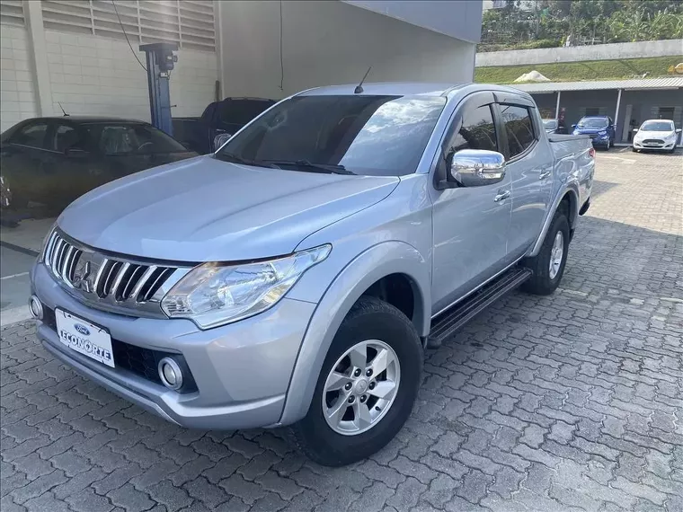 Mitsubishi L200 Triton Prata 1