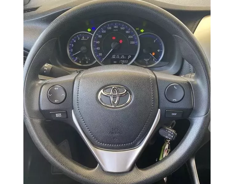 Toyota Yaris Branco 8