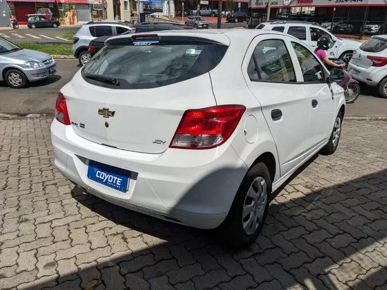 Chevrolet Onix Branco 7