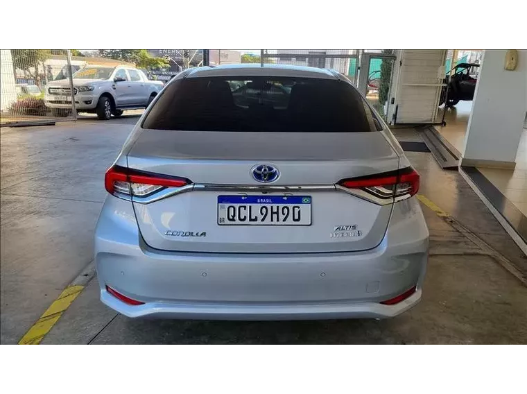 Toyota Corolla Prata 3