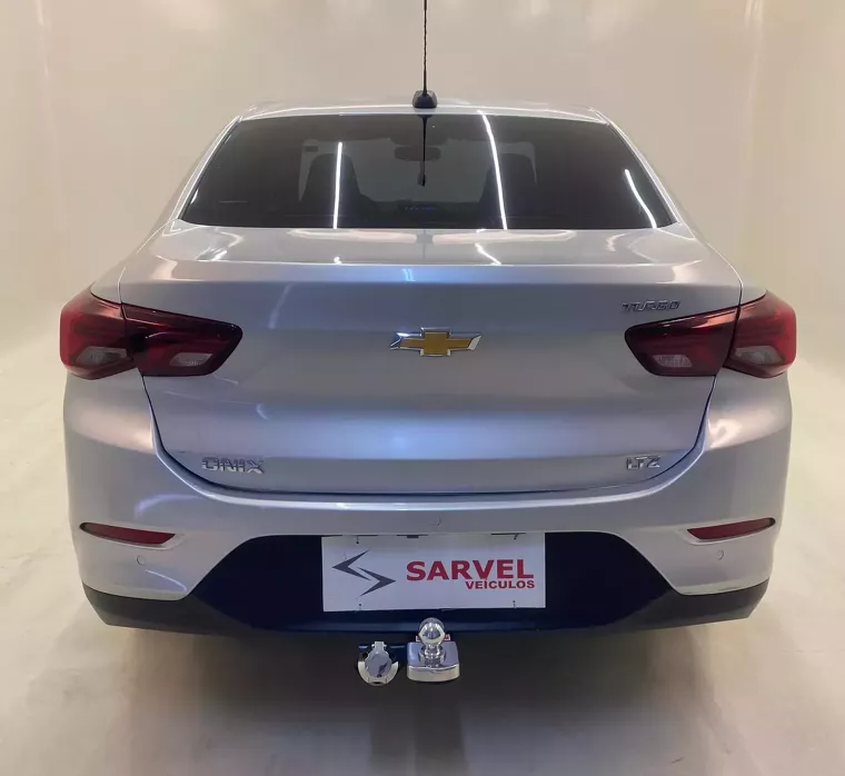 Chevrolet Onix Prata 13