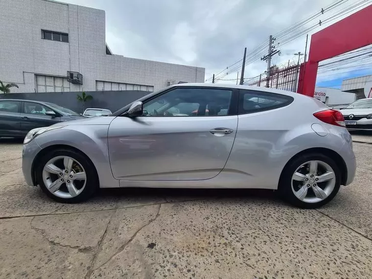 Hyundai Veloster Prata 2