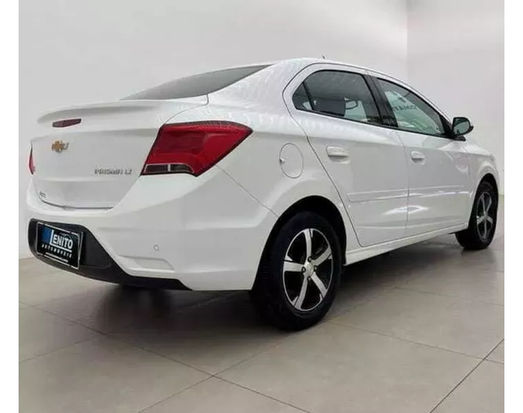 Chevrolet Prisma Branco 15