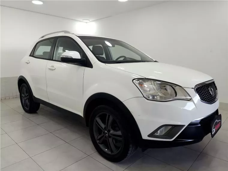 Ssangyong Korando Branco 15