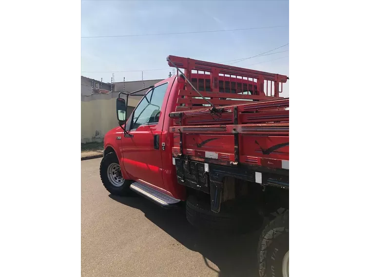 Ford F-350 Vermelho 3