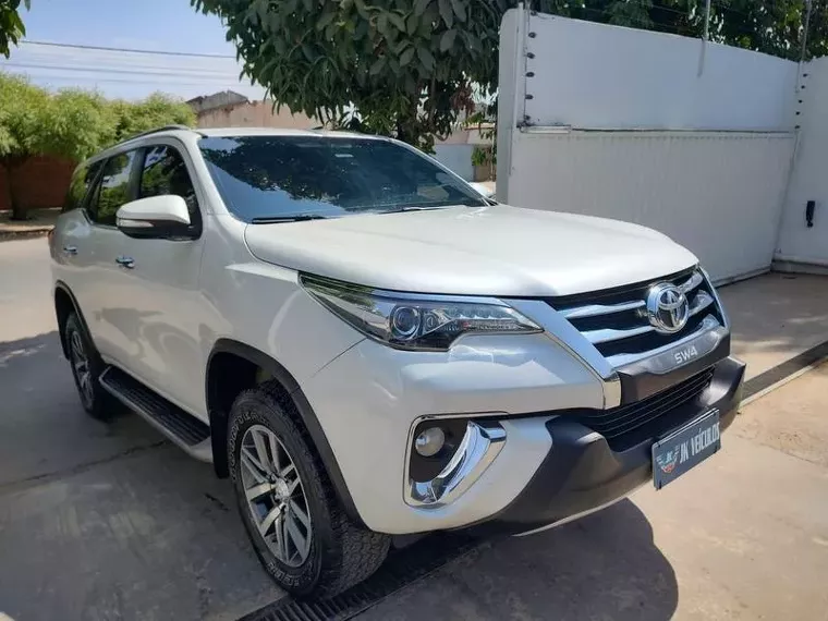 Toyota Hilux SW4 Branco 4