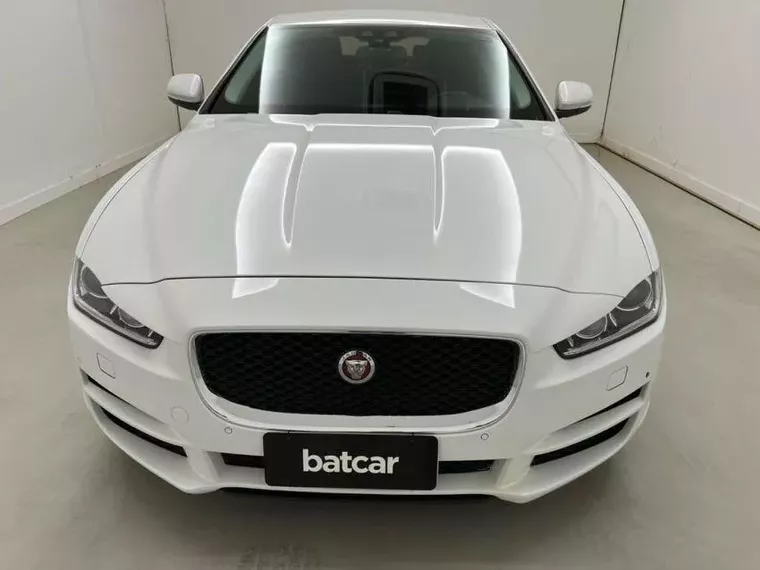 Jaguar XE Branco 1