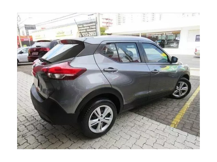 Nissan Kicks Cinza 1