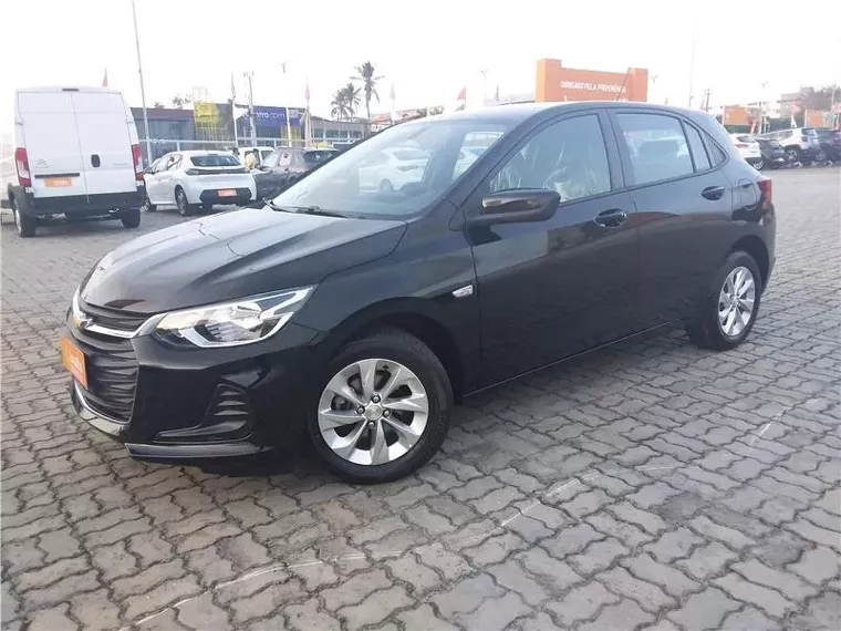 Chevrolet Onix Preto 1