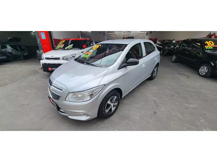 Chevrolet Onix Prata 1