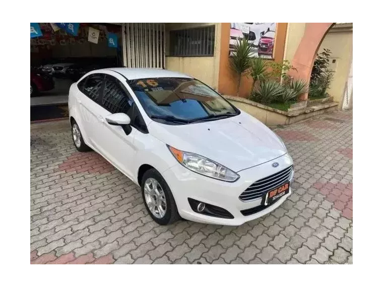 Ford Fiesta Branco 4