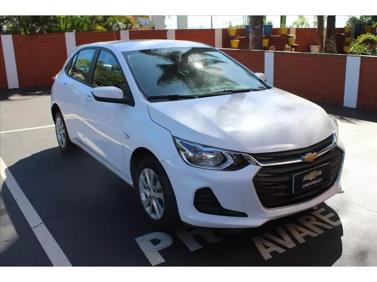 Chevrolet Onix Branco 3