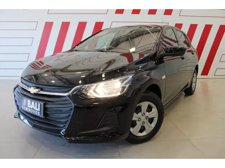 Chevrolet Onix Preto 6