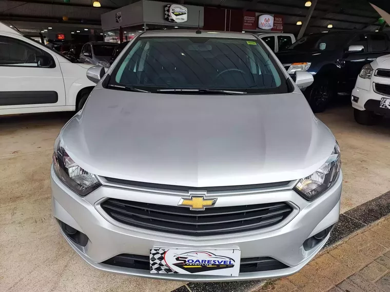 Chevrolet Onix Prata 2