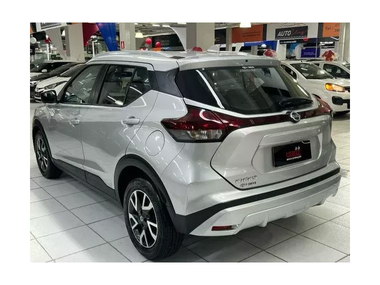 Nissan Kicks Prata 4